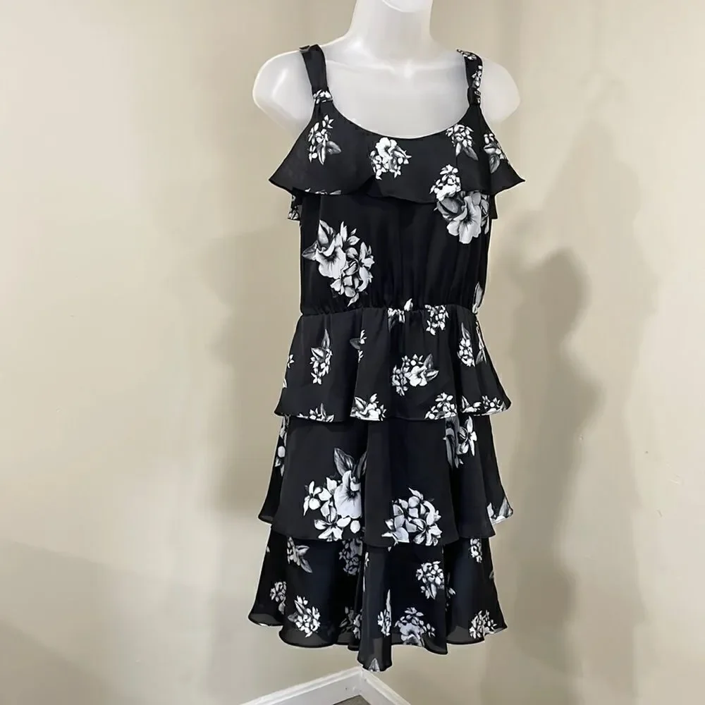 NWOT White House Black Market Floral Dress.  Size 6 S small